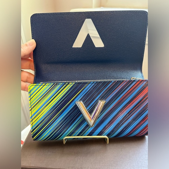 Louis Vuitton Epi Tropical Twist Wallet Limited Edition - Picture 11 of 16